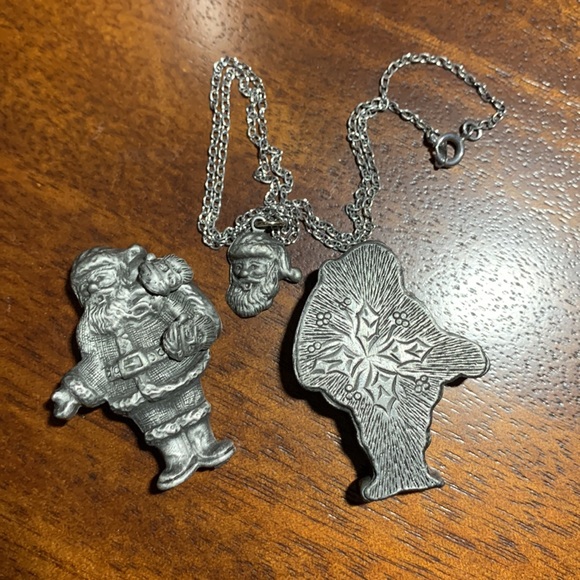 🎅 Torino Christmas Santa Pewter Set - earrings, necklace, and broach - Picture 2 of 6